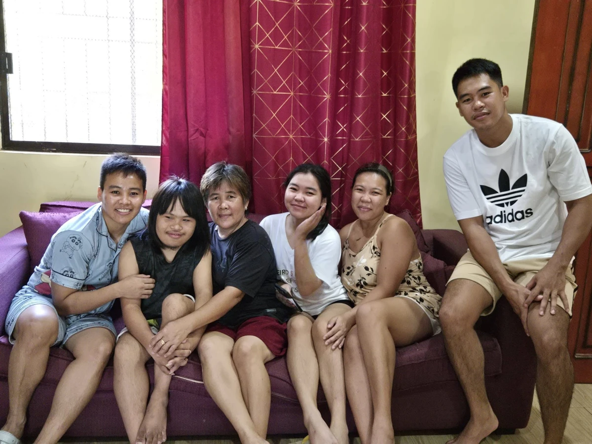 Nesthy Petecio with her family