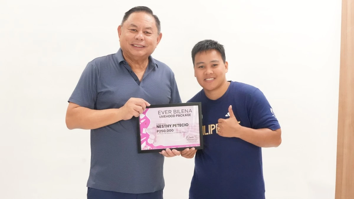 Ever Bilena CEO and sportsman, Dioceldo Sy, turned over P250,000 business package to Nesthy at Ever Bilena headquarters