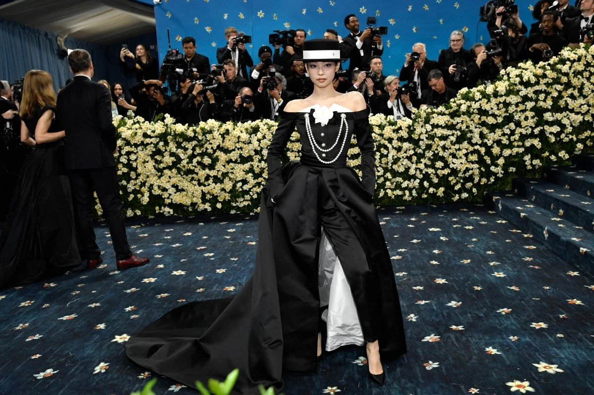 Blackpink’s Jennie in Chanel