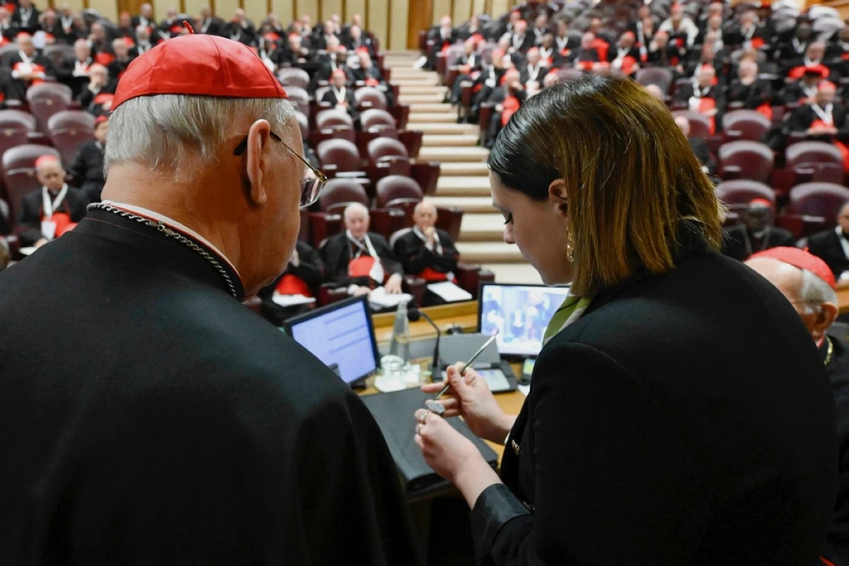 A Vatican employee annulls the papal seal on the pope's fisherman's ring, at the Vatican, Tuesday, May 6, 2025. (Vatican Media via AP)