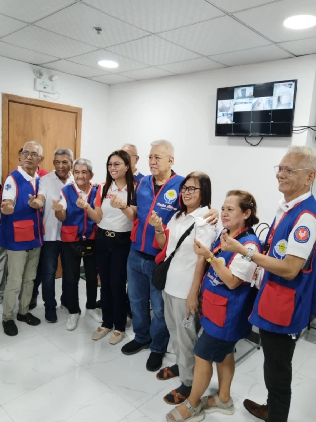 Senior Citizens Party-list Rep. Rodolfo Ordanes (center) rubs elbows with senior citizens of Quezon City (Contributed photo)