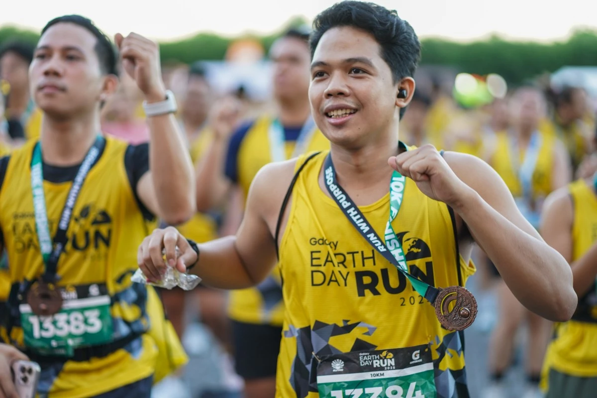 With endless energy and passion, runners celebrate Earth Day and their commitment to a greener planet with music and dancing.
