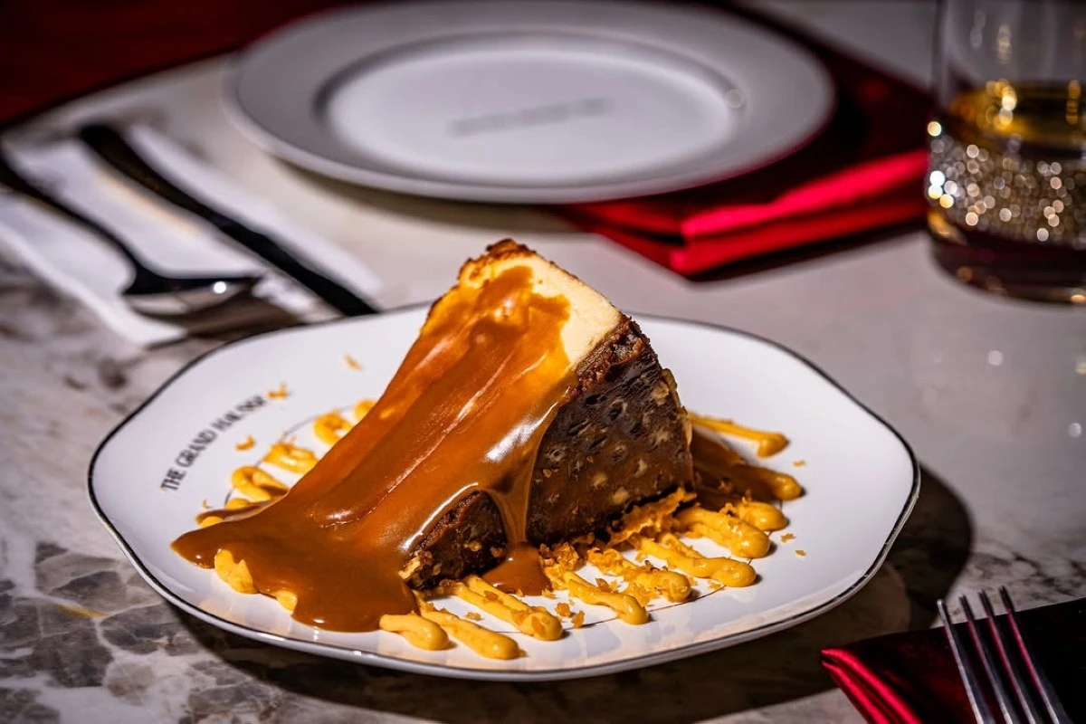 Pistachio Salted Egg Caramel Cheesecake