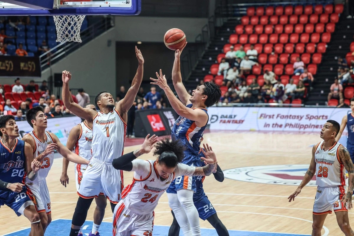 Bong Quinto scores the go-ahead basket for Meralco (PBA Images)