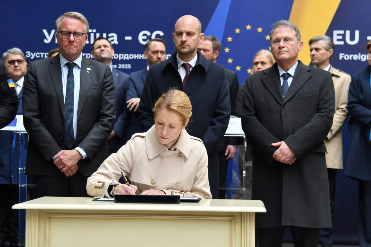 High Representative of the European Union for Foreign Affairs and Security Policy Kaja Kallas signs an agreement to transfer to Ukraine a tranche of proceeds from frozen Russian assets during UA-EU foreign Minister's meeting in Lviv, Ukraine, on Friday, May 9, 2025. (AP Photo/Mykola Tys)
