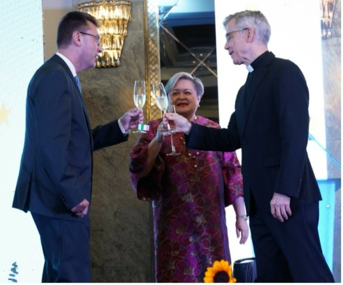 Celebratory  toast  between Department of  Foreign Affairs Acting Secretary Theresa Lazaro, EU Ambassador Massimo Santoro and the Dean of the Diplomatic Corps Apostolic Nuncio Charles John Brown