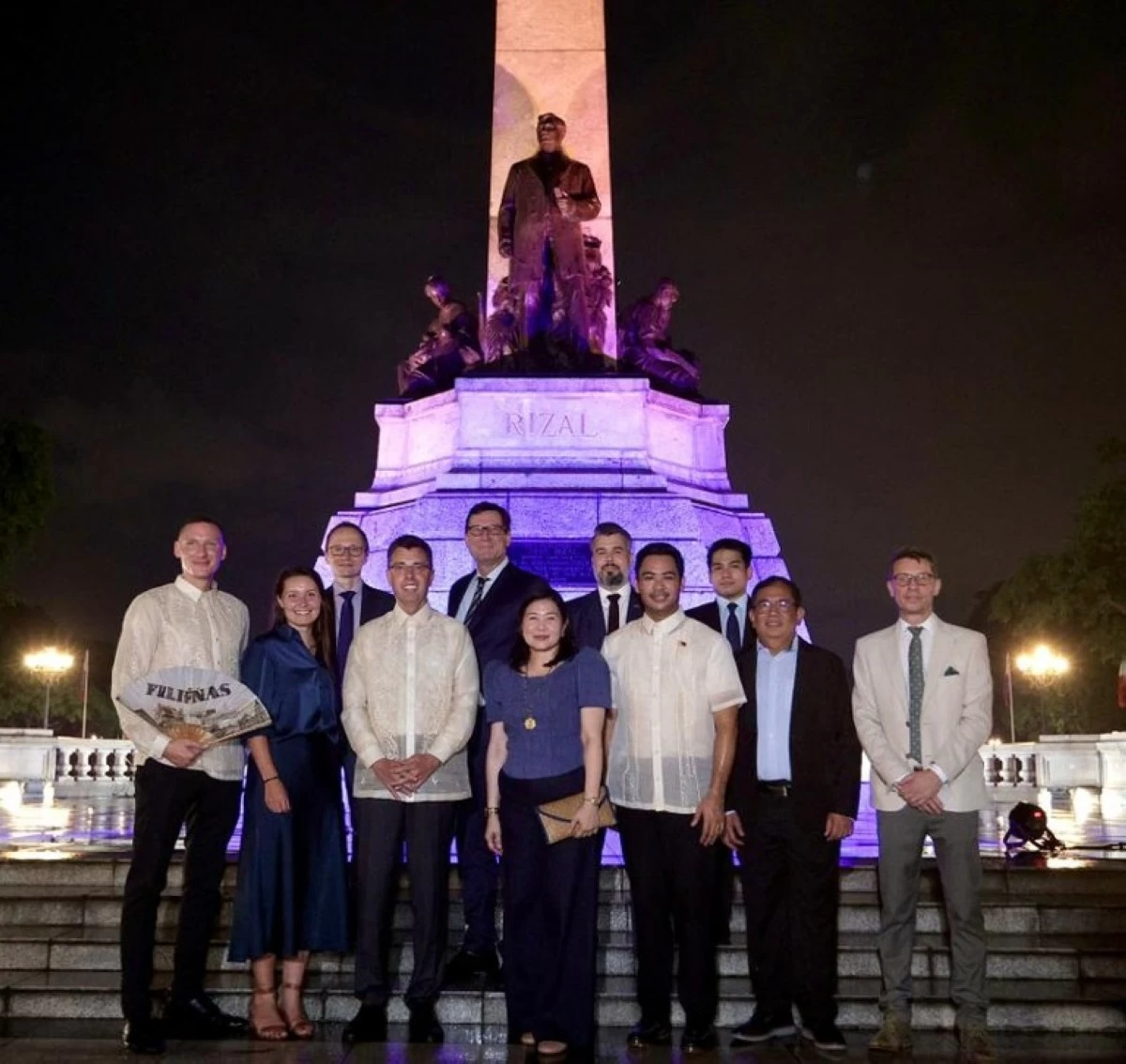 At the illumination of the Rizal Monument and the Musical Dancing Fountain in Rizal Park, Manila, (from left, front row): Czechia Deputy Head of Mission Dalibor Micka, Finland Deputy Head of Mission Veera Kaarela, EU Ambassador Massimo Santoro, DFA Acting Head of European Affairs Deena Joy Amatong, NPDC Deputy Executive Director Jezreel Apelar, Presidential Task Force on Violence Against Media Workers Undersecretary Jose Torres Jr., and Slovenia Deputy Head of Mission Dragan Barbutovski. (From left, second row): Polish Chargé d’Affaires Adam Dyszlewski, German Chargé d’Affaires and Deputy Head of Mission Mathias Kruse, Hungary Consul Zsolt Horváth, and Romania Consul and Trade Officer Gerald Nuñez.