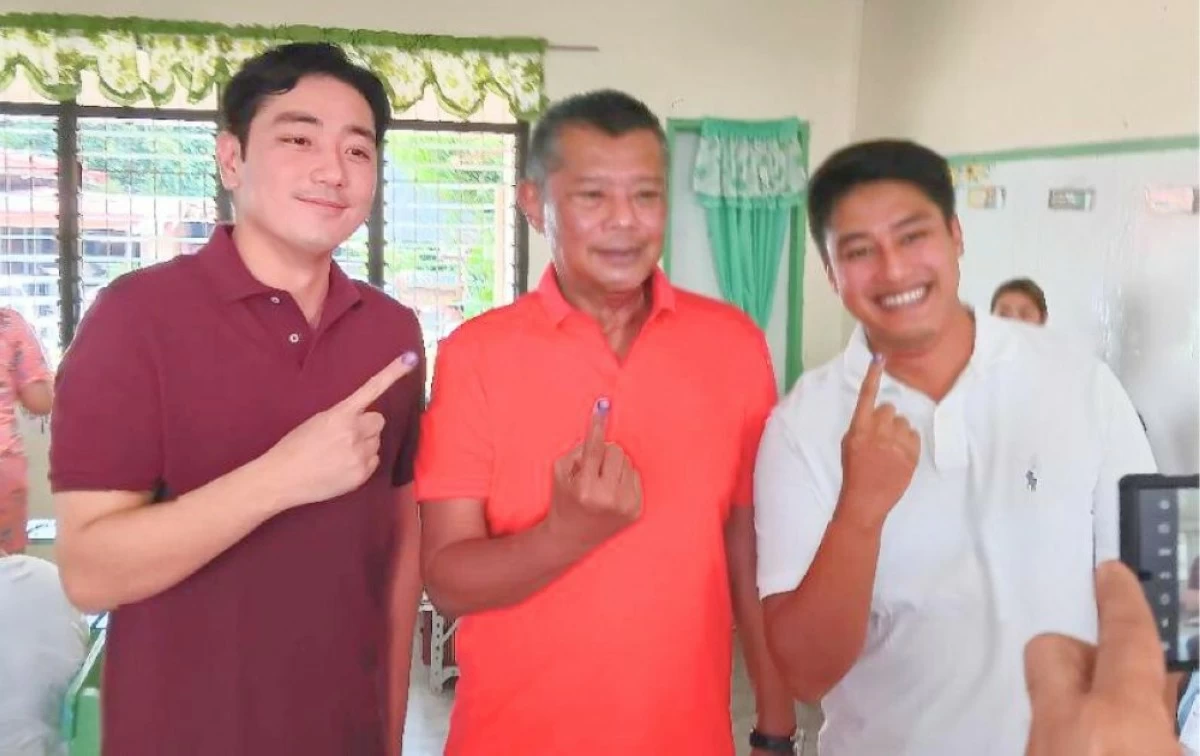 Reelectionist Cavite 7th District Rep. Ping Remulla, Justice Sec. Boying Remulla, and  Gubernatorial bet Abeng Remulla cast their vote in Tambo Malaki Elementary School in Indang on May 12 (Carla Bauto Deña/MANILA BULLETIN)