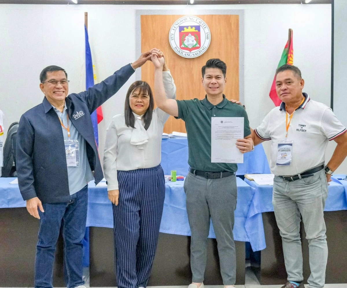 Comelec proclaims reelectionist Denver Chua as the mayor of Cavite City (Photo from Mayor Denver Chua's Facebook page/MANILA BULLETIN)