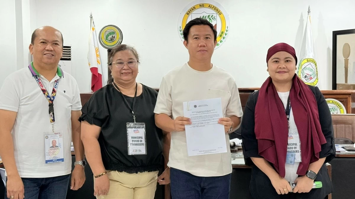 Comelec proclaims reelectionist Randy Salamat as the mayor of Alfonso (Photo from Mayor Randy Salamat's Facebook page/MANILA BULLETIN)