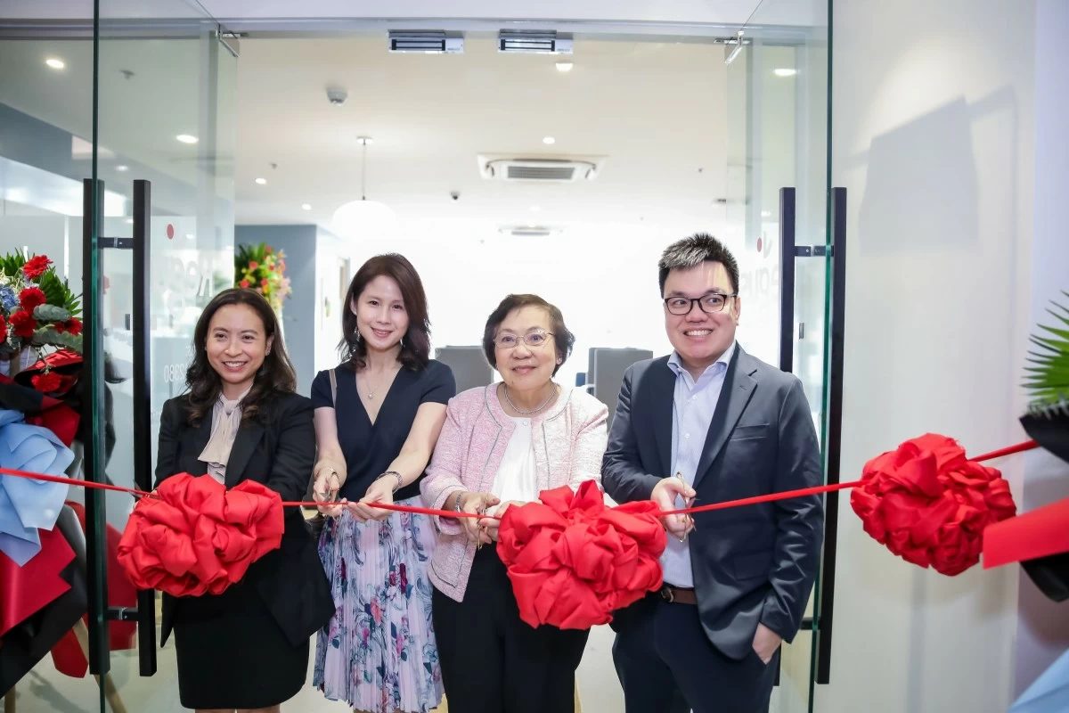 Ribbon-cutting ceremony for the opening of Regus Victoria de Makati. From left are IWG (International Workplace Group) Philippines executives: Country Manager Rowena Natividad and Directors Kathleen Grace Siy, Pue Tin Siy and Alfonso Siy, Jr.