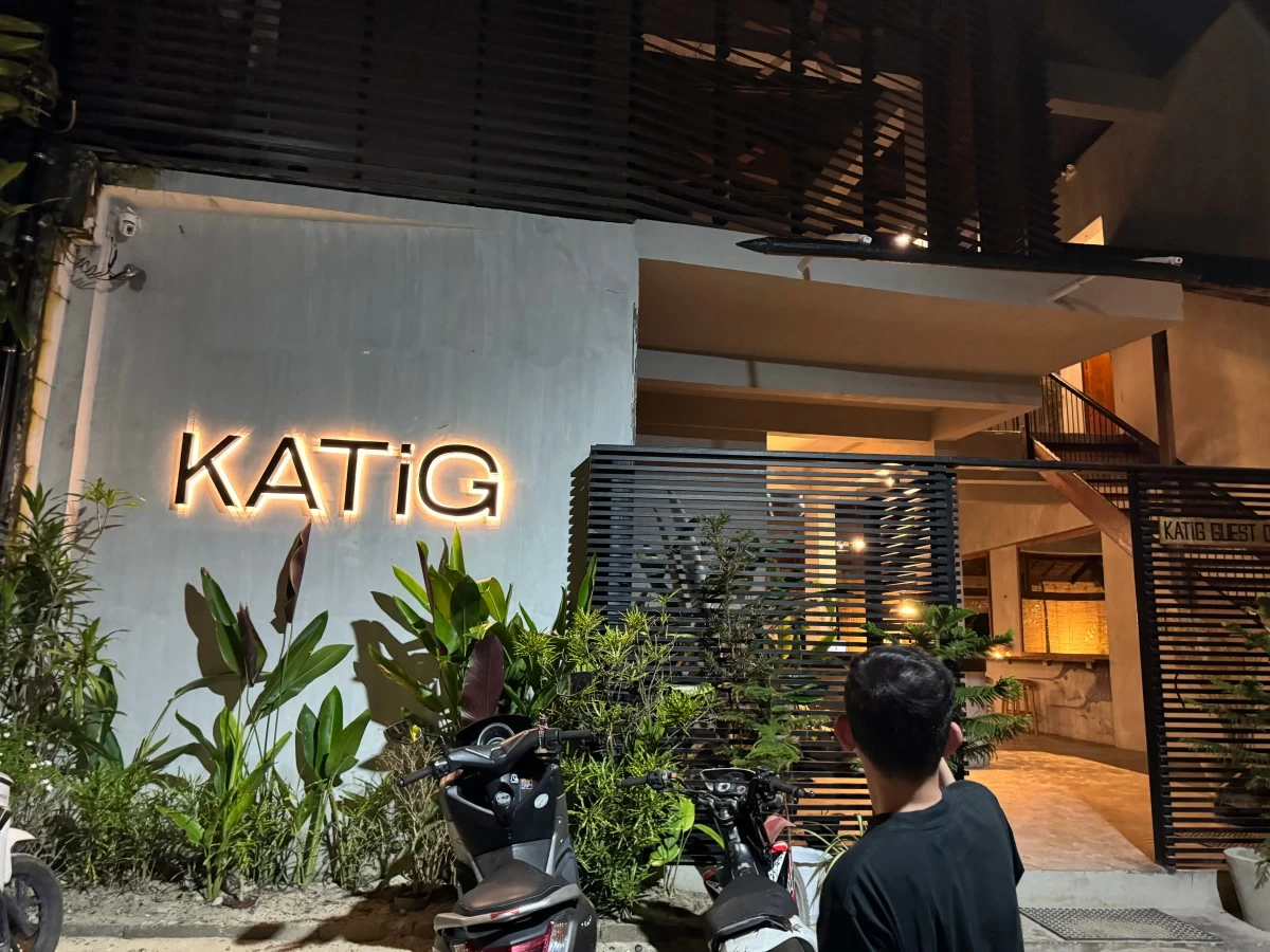 The facade of Katig Beachfront Boutique Hotel