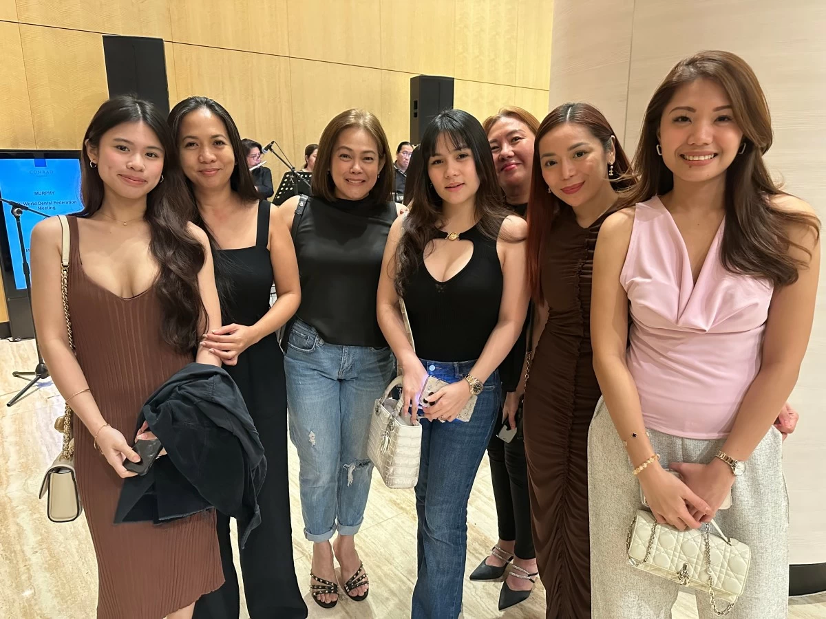 Lara’s friends showing their support