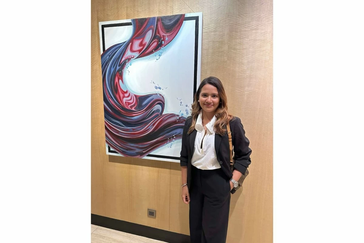 Lara Latosa by one of her works