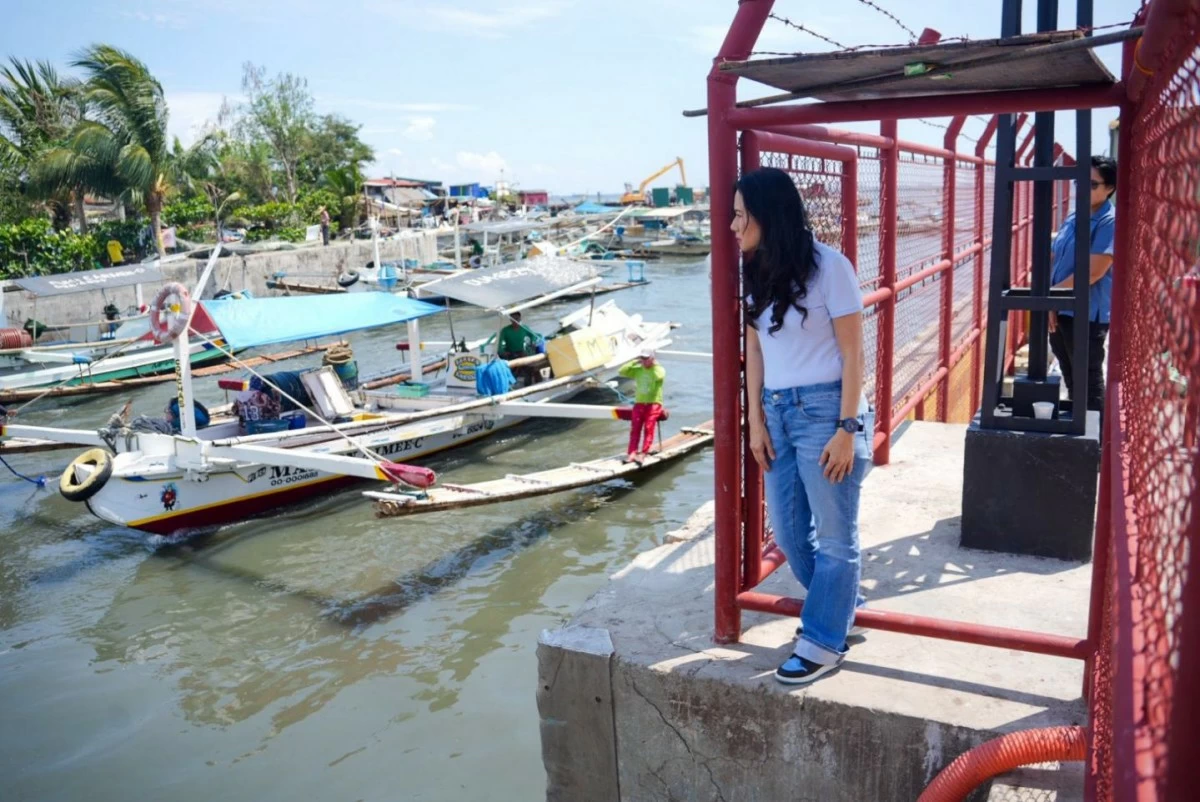 Mayor Jeannie Sandoval inspects the Malabon-Navotas river navigational gate on May 14, 2025 (Malabon City PIO)