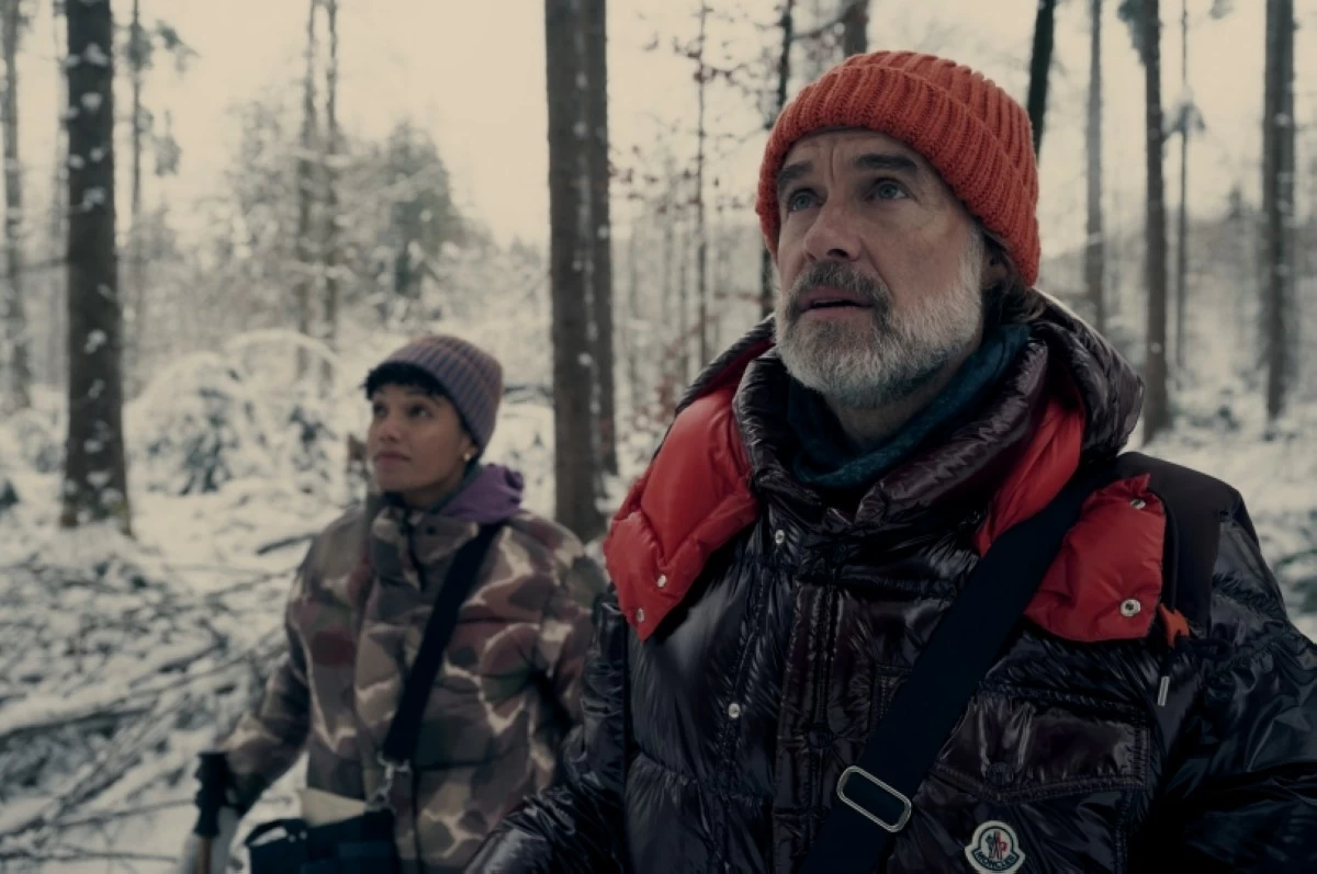 Maisie Richardson-Sellers and Murray Bartlett in “Nine Perfect Strangers” season 2 (Disney)
