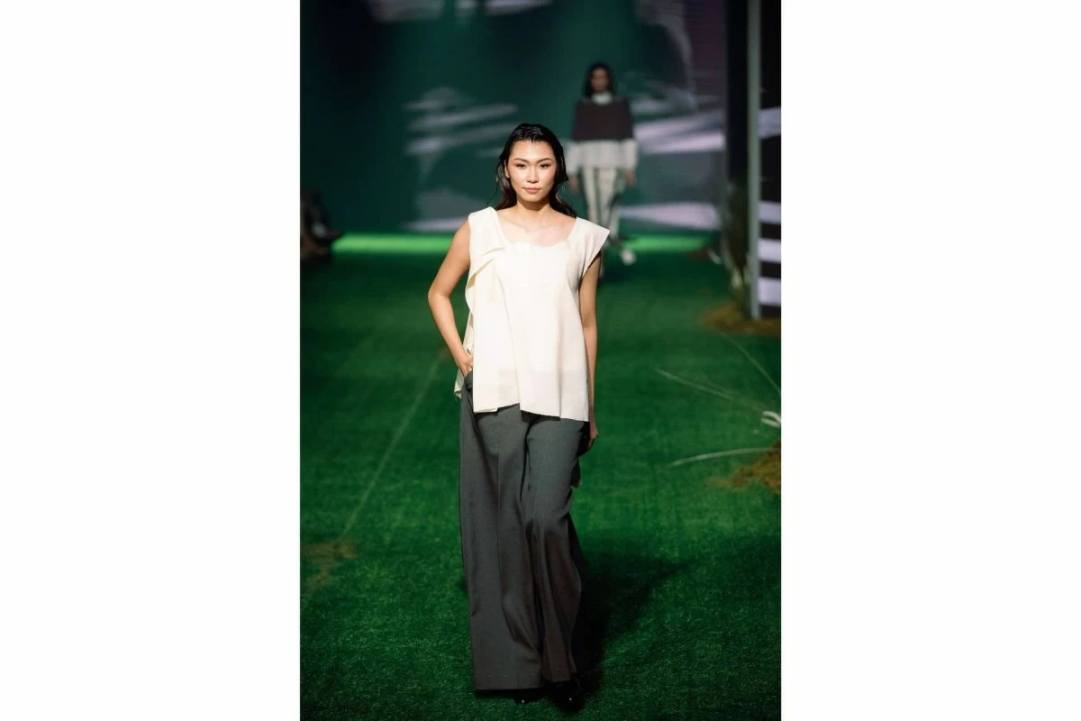 Karl Nadales' 'A-17'