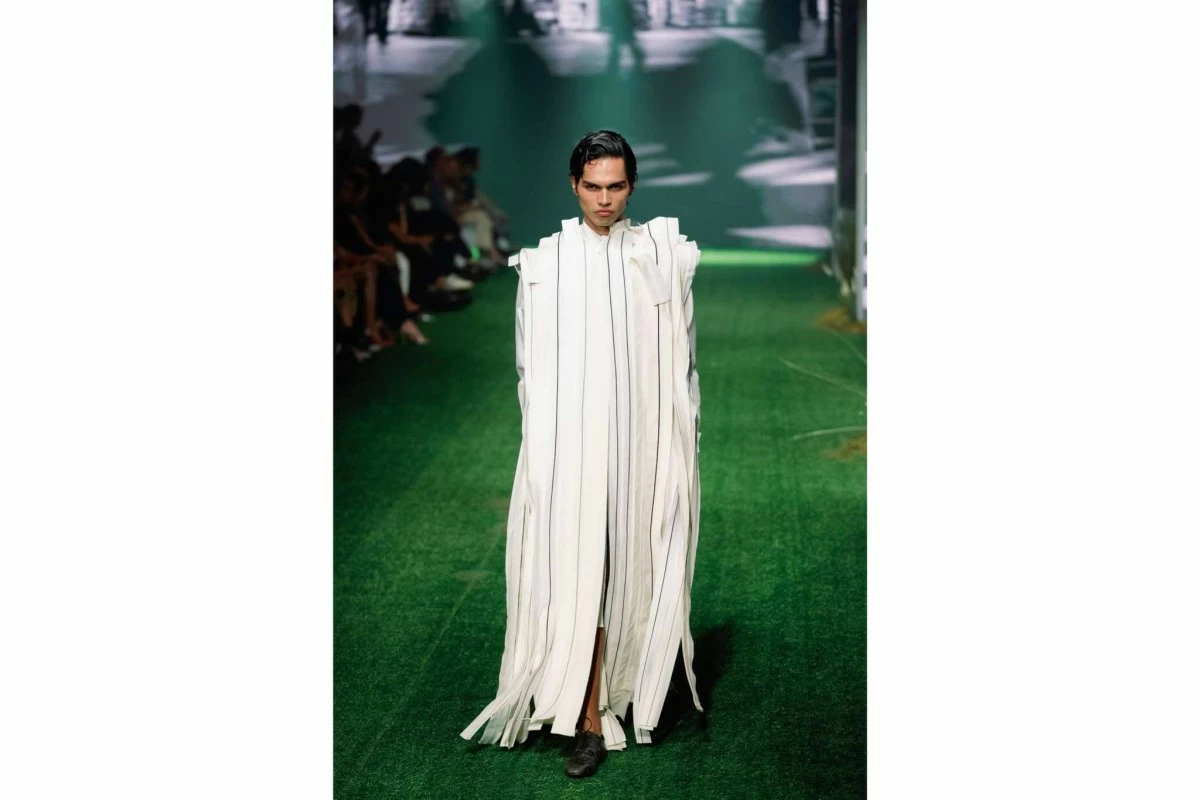 Karl Nadales' 'A-17'