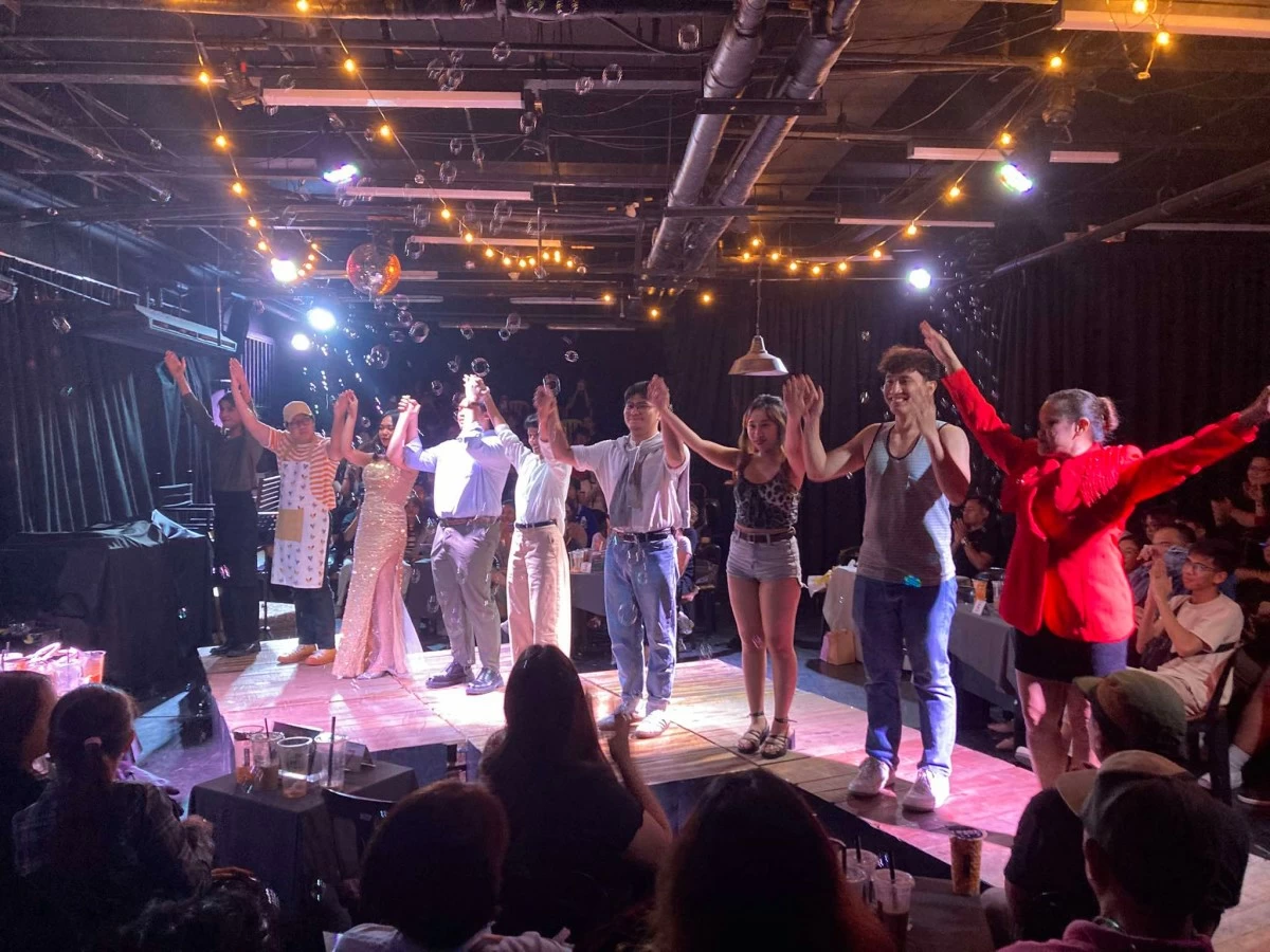 AN INTIMATE SETTING FEU's Center for the Arts Studio finds itself repurposed into a karaoke bar-style setting.