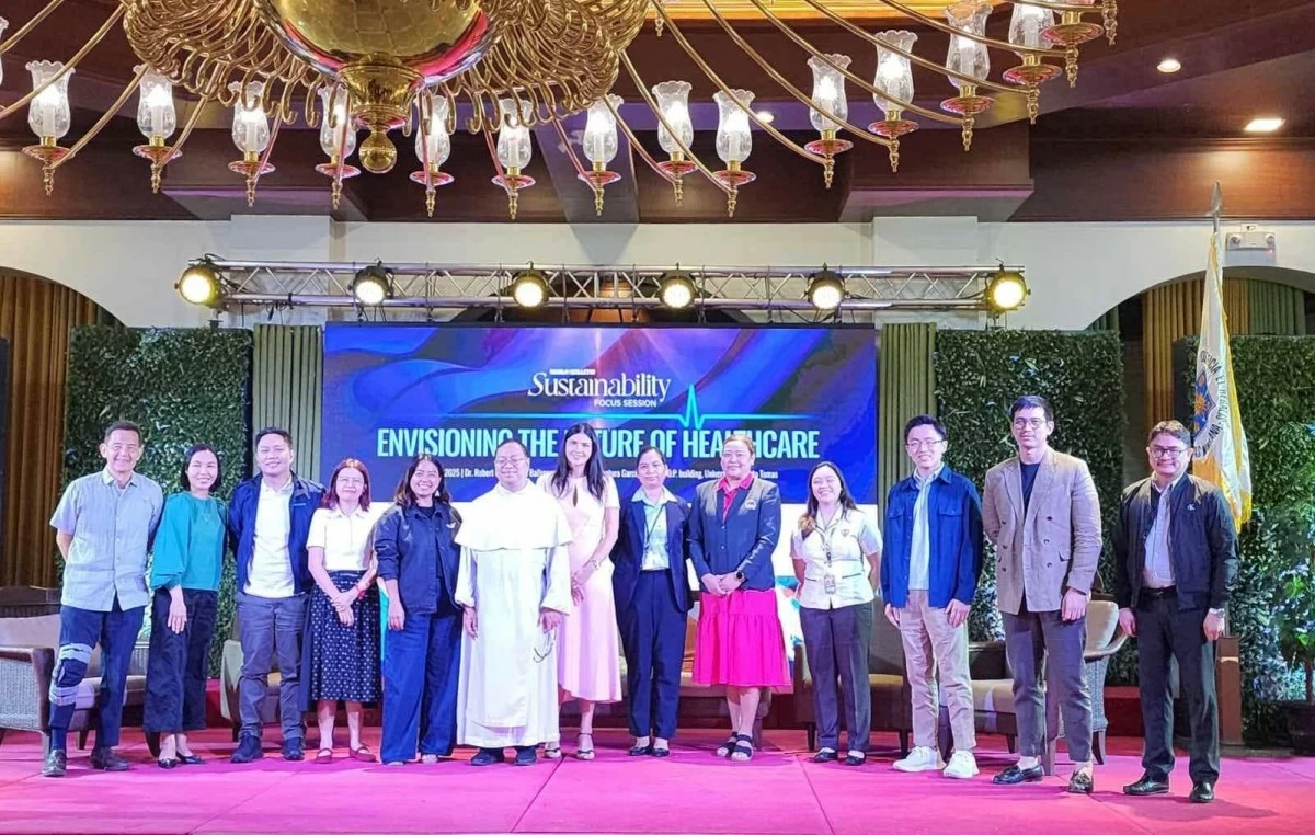 The afternoon session group with our UST hosts.