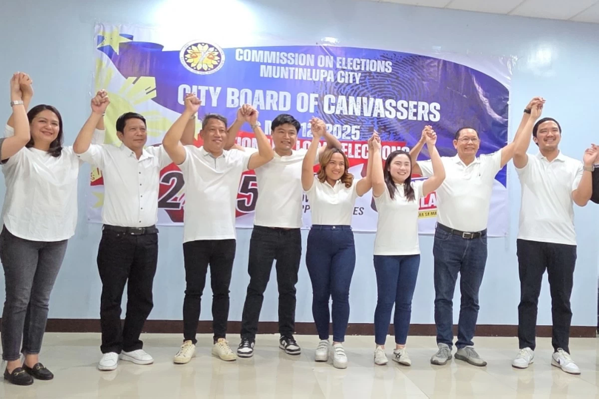 Raul Corro (2nd from right) and the other winning councilors in District 1 in Muntinlupa during their proclamation on May 13 (Jonathan Hicap)
