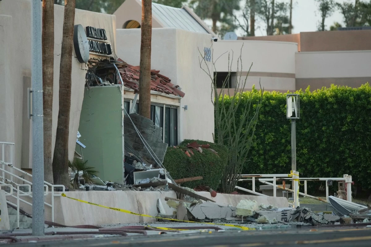 Damage to a building is seen after an explosion in Palm Springs, Calif., on Saturday, May 17, 2025. (AP Photo/Eric Thayer)