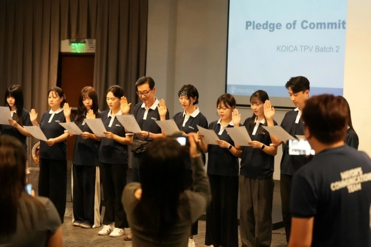 The Korean volunteer-teachers in Muntinlupa (Photo from Mayor Biazon's Facebook account)
