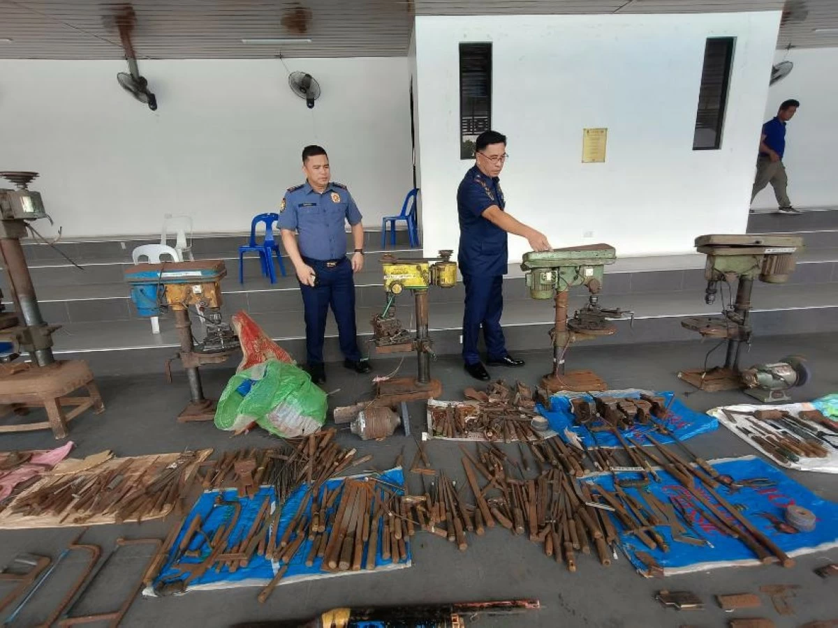 Central Visayas regional director Police Brig. Gen. Redrico Maranan inspects the items seized during the operation on 15 illegal gun-manufacturing sites in Danao City in Cebu. (photo: PRO7) 