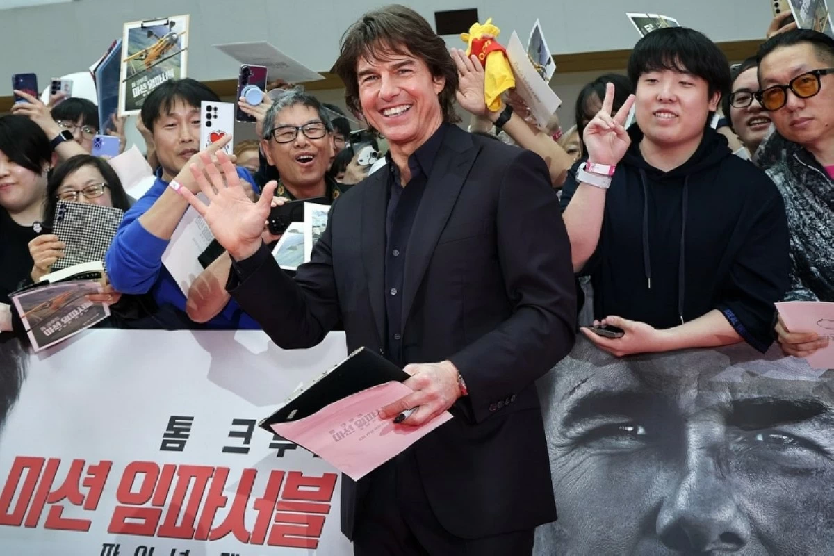 Tom Cruise meeting fans in Seoul (Instagram)