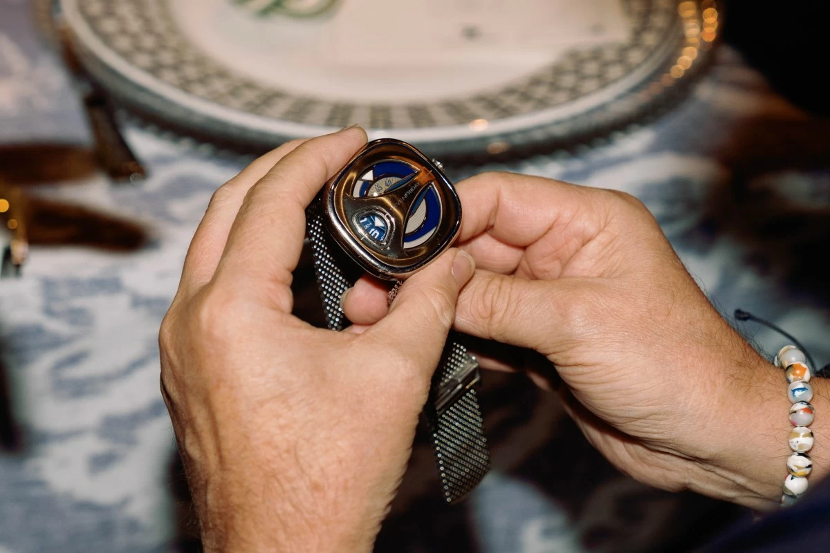 Admiring the retro-futuristic charm of the ME1/01