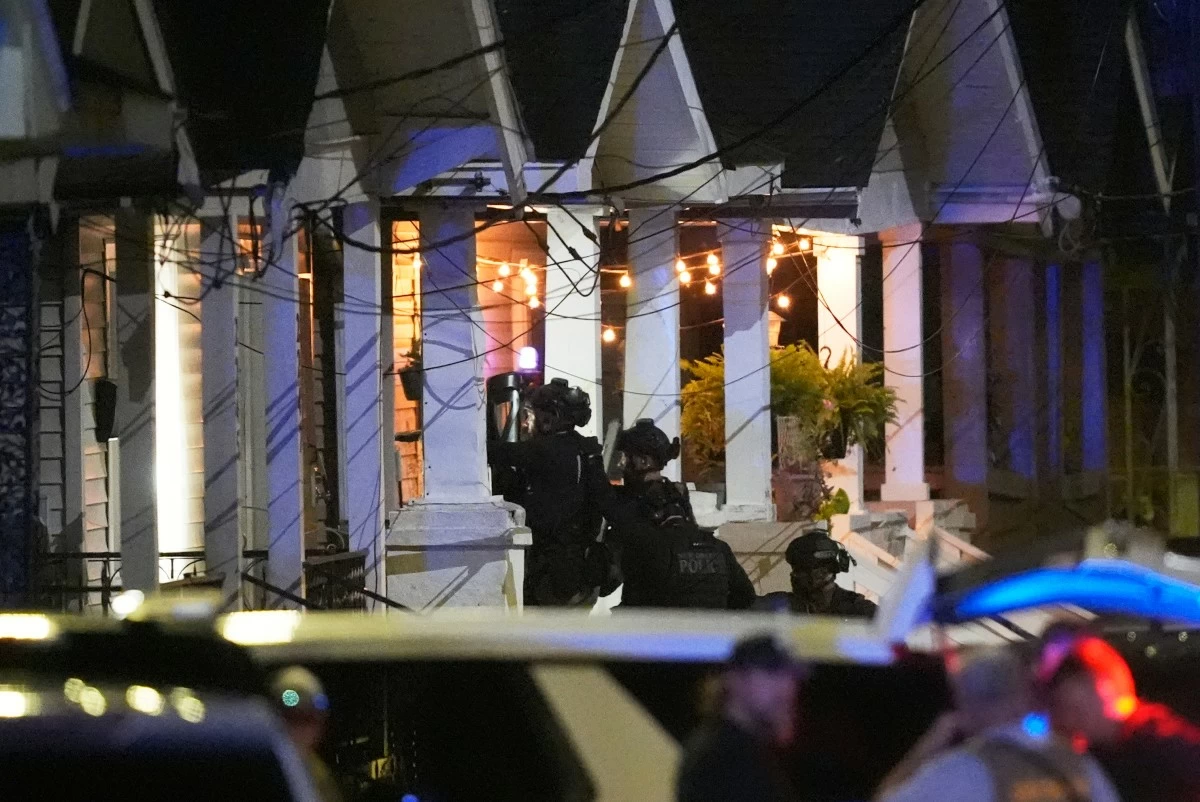 LOUISIANA state police enter a house on North Galvez St. as they pursue a fugitive who escaped from a New Orleans jail, Tuesday, May 20, 2025, in New Orleans. (AP) 