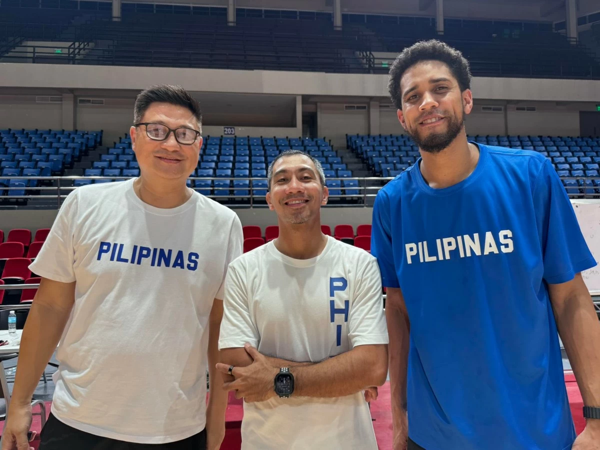 Gilas Boys coach LA Tenorio with assistants Richard Del Rosario and Gabe Norwood (SBP phooto)