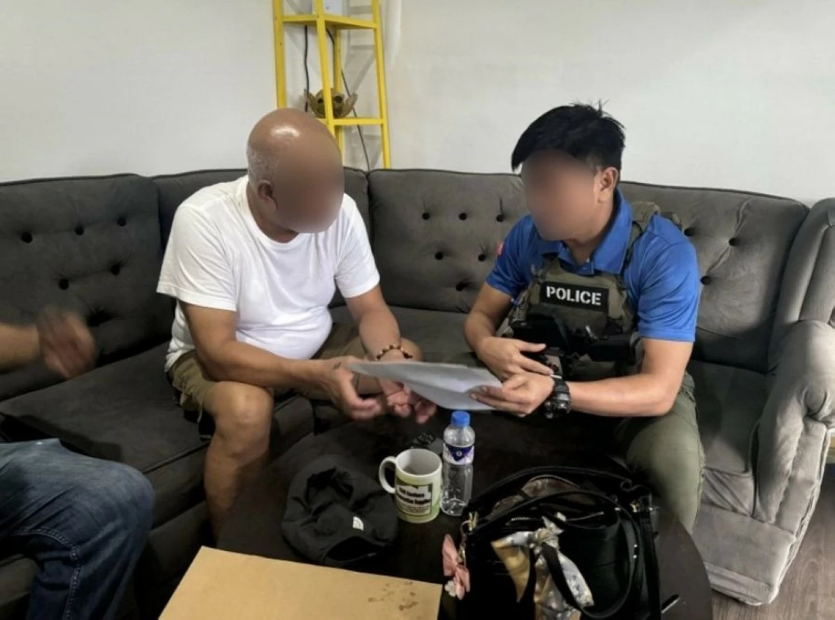 A CIDG operative serves the arrest warrant against the mayor of South Upi, Maguindanao del Sur for cases of murder, attempted murder and frustrated murder over the ambush on the town vice mayor Roldan Benito last year. (photo: CIDG)