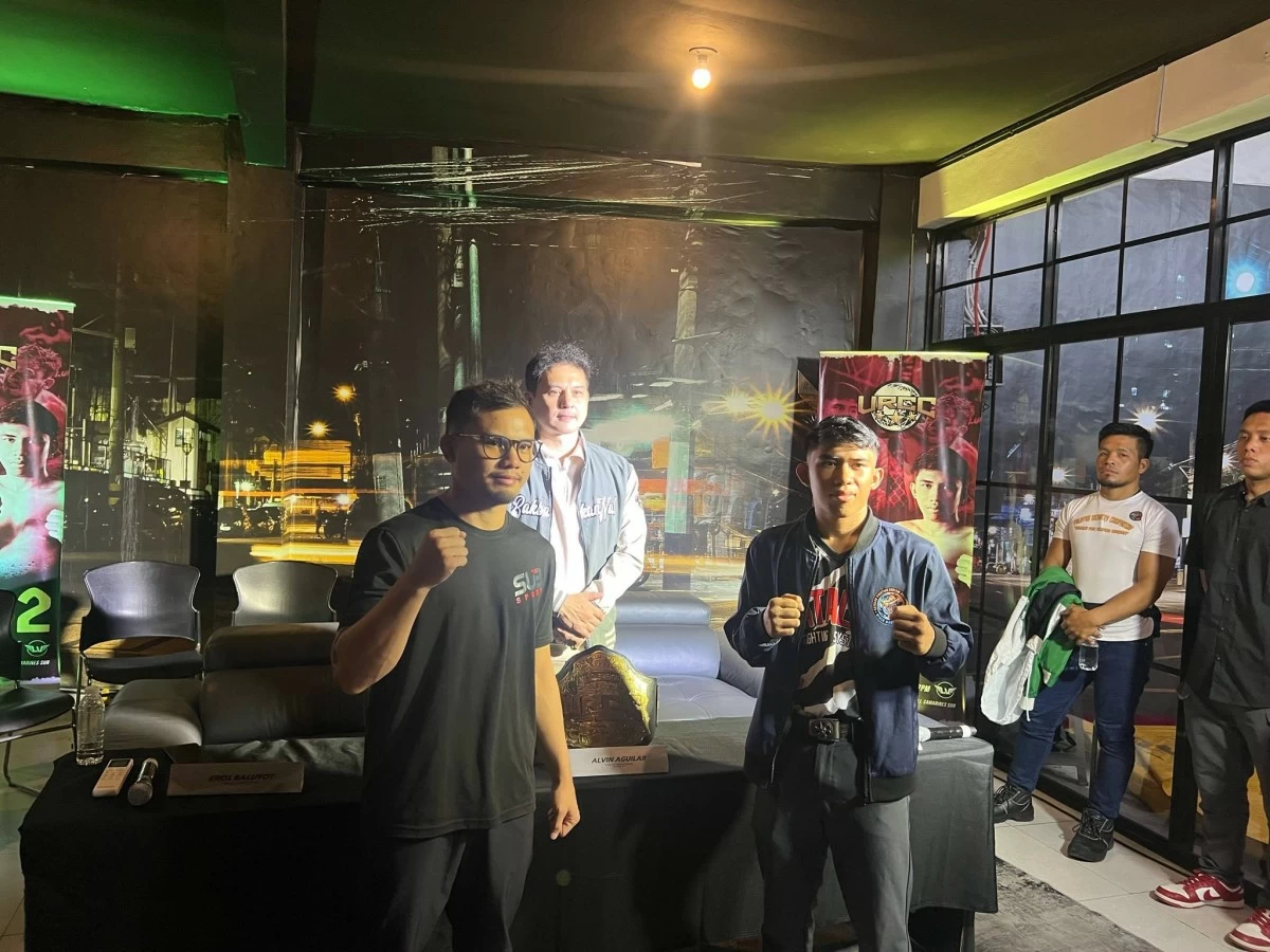 Rene Catalan Jr (right) and Eros Baluyot show up their fighting form in front of URCC President Alvin Aguilar for Sunday’s URCC Kaogma Collision 2 in Pili Camarines Sur. 