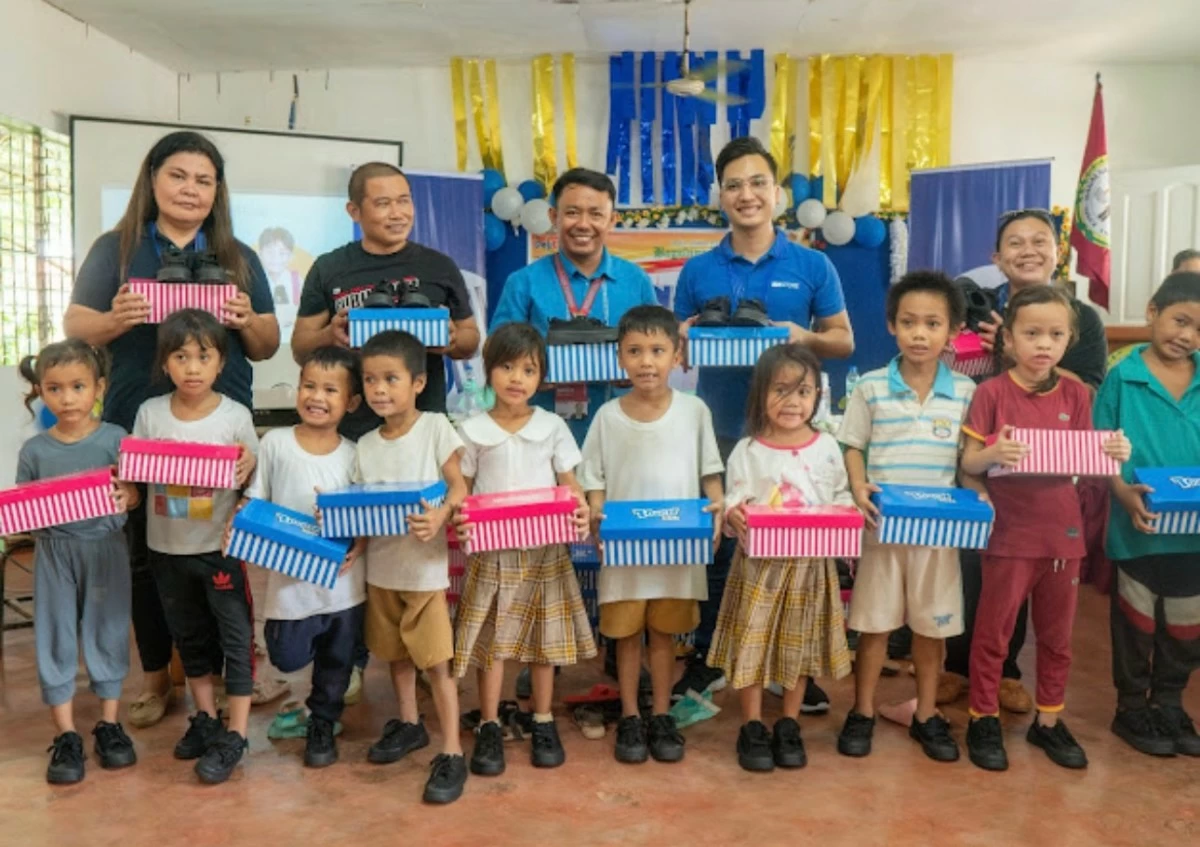 SM Store, helping classrooms, and gifting children with footwear.