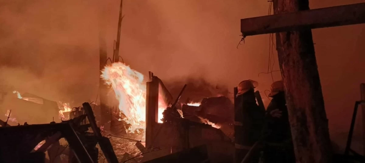 The fire in Barangay Cupang, Muntinlupa on May 25 (Photos: Muntinlupa City Department of Disaster Resilience and Management, Muntinlupa City Fire Station, Muntinlupa City government)