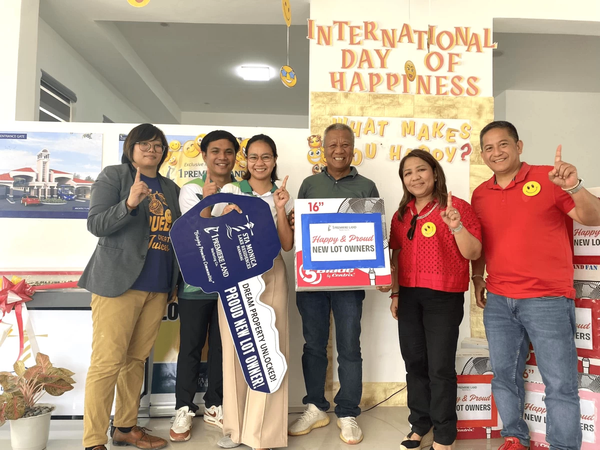 New property owners happily posed together with sales agents along with the symbolic key and some freebies.