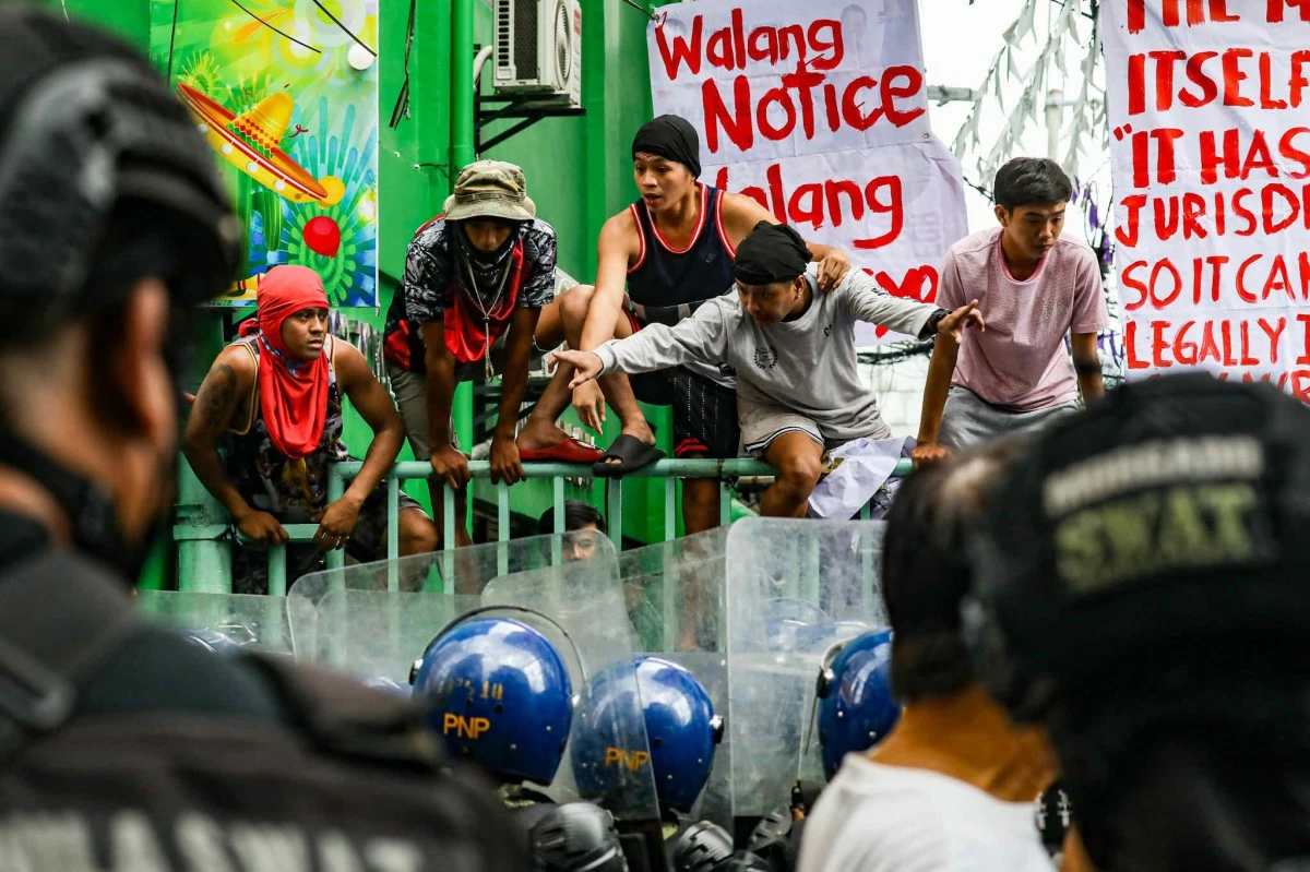 Residents of Barangays 262 and 264 in Tondo, Manila, blocked the entrance gate on Monday, May 26, to stop demolition teams and police from entering. The Mayhaligue Neighborhood Association said the demolition could displace over 400 families and affect more than 1,000 people. (John Louie Abrina)