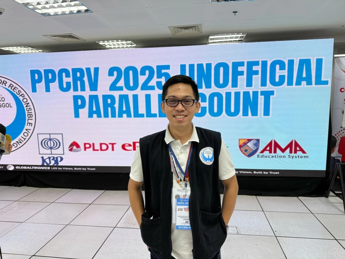 SM scholar James Wong at the PPCRV Command Center in Sampaloc, Manila, volunteering to ensure transparent and efficient election monitoring.