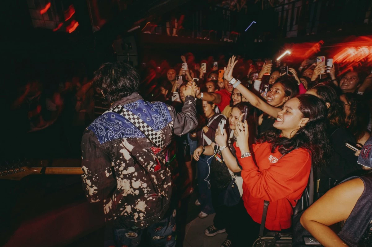 Zack Tabudlo performing at Apotheka in Makati City