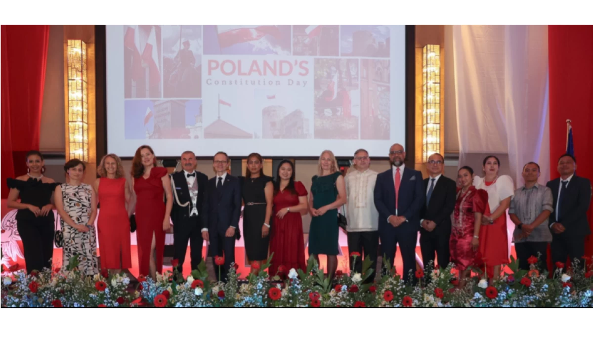 Embassy of the Republic of Poland team Jermaine Bohol, Consul Agnieszka Dyszlewska, Expert Agnieszka Kowalczyk of the Admin and Finance Section, Second Secretary Katarzyna Vitkovska, Defense Attache Col. Marek Kotowski, Chargé d'Affaires Adam Dyszlewski, Maria Villeza, Denzielyn Roldan, Minister Counsellor Anna Krzak-Danel, Vice Consul Tomasz Danel, Honorary Consul General Fernandino Lising, Honorary Consul Juan Andre Lacson, Ella Arevalo, Jennifer Caimol, Jae Carreon, and Allan Rivamonte
