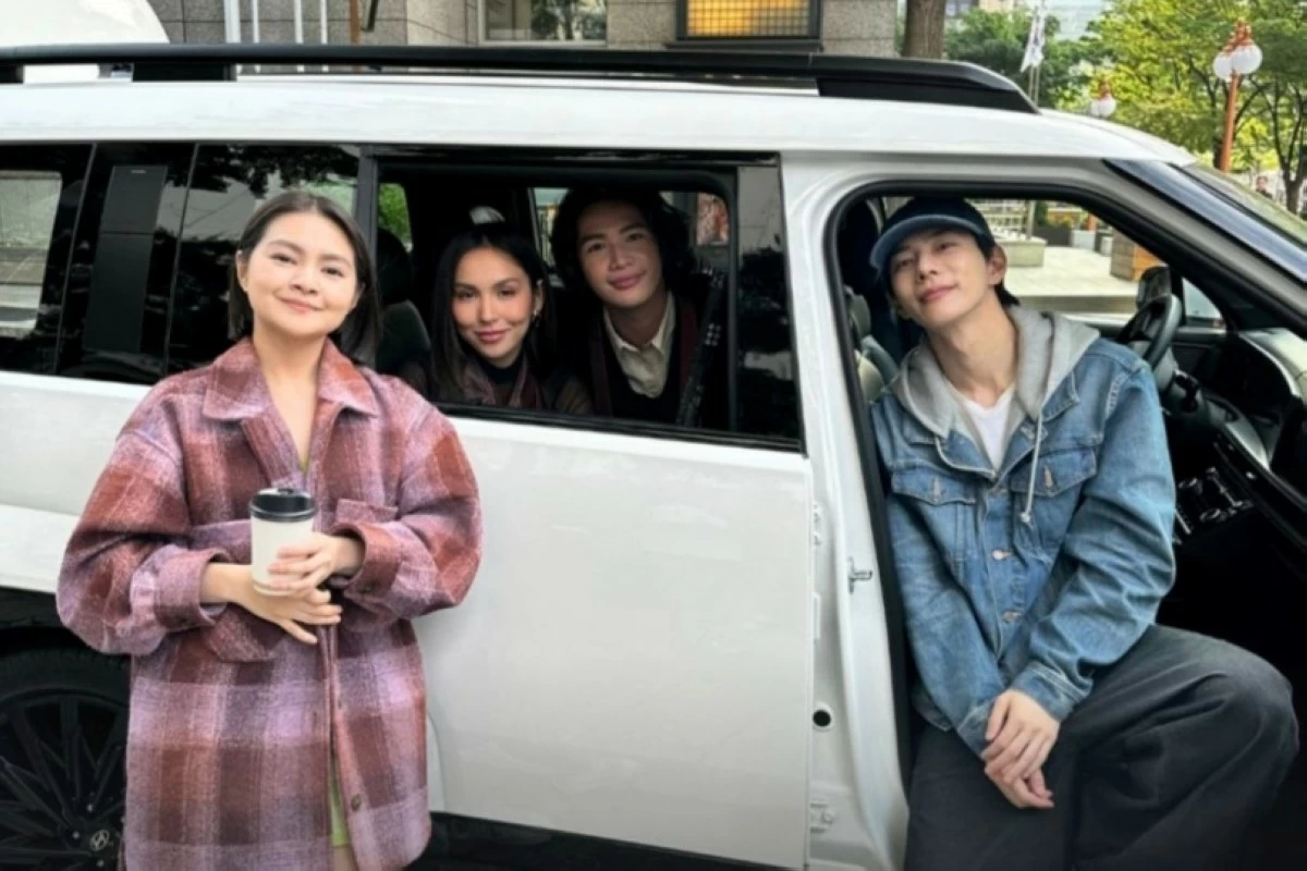 Choi Bo-min with the cast of “Beauty Empire” (Contributed photo)  