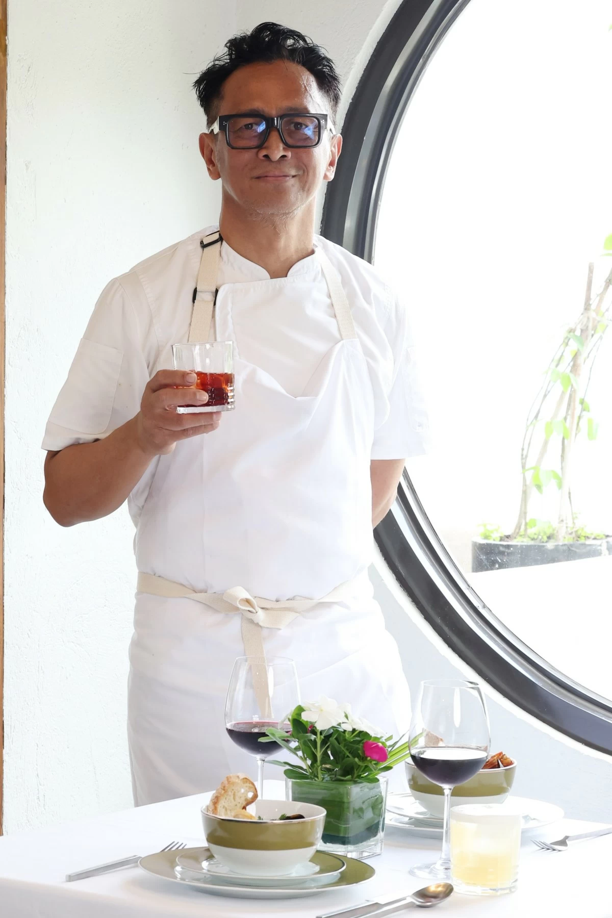 TABLE STORY Chef Sau del Rosario with his elegant tablescape at 180°, featuring the Martha Stewart Gracie Lane dinnerware from SM Home at SM Store