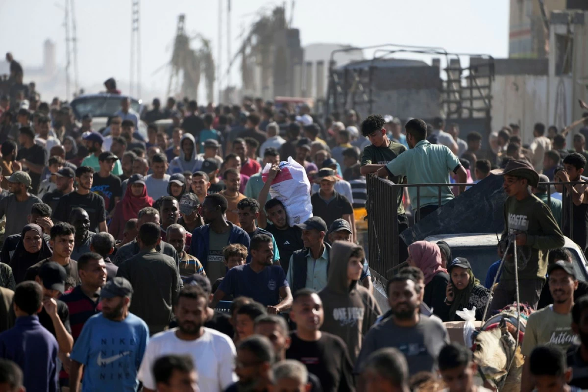 Palestinians heading to receive food and humanitarian aid packages from the Gaza Humanitarian Foundation, a U.S.-backed group approved by Israel, in Rafah, southern Gaza Strip on Tuesday, May 27, 2025. (AP Photo/Abdel Kareem Hana)
