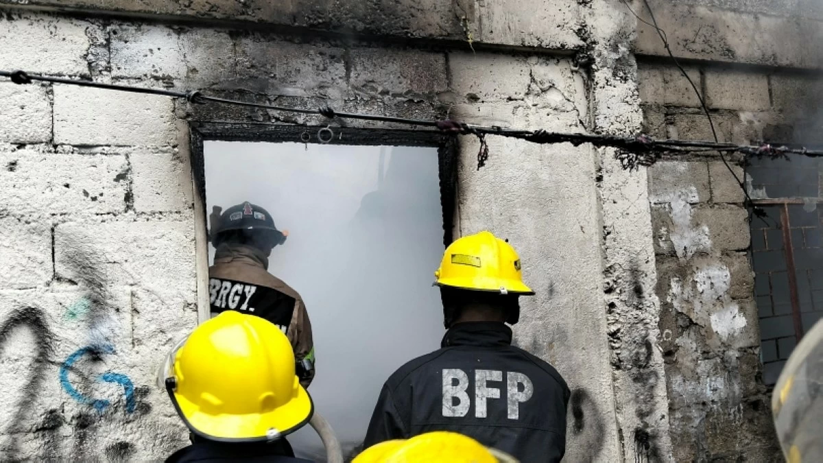 The fire in Barangay North SIgnal, Taguig on May 28 (Photos: Bagong North Signal, Hagonoy Fire Rescue Volunteer, Southside Fire and Rescue on Facebook) 