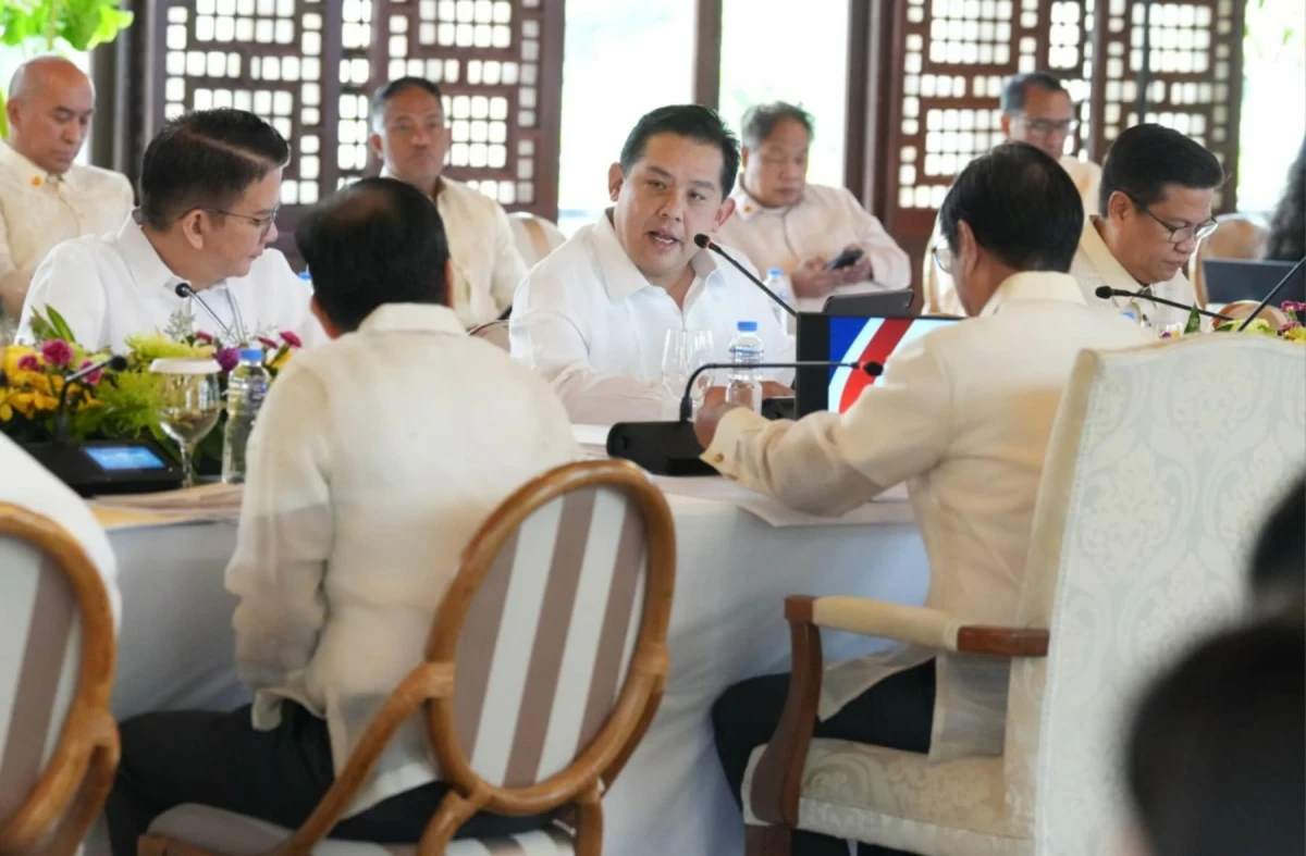 House Speaker Martin Romualdez (center) speaks during Thursday's LEDAC meeting in Malacañang (Speaker’s office)