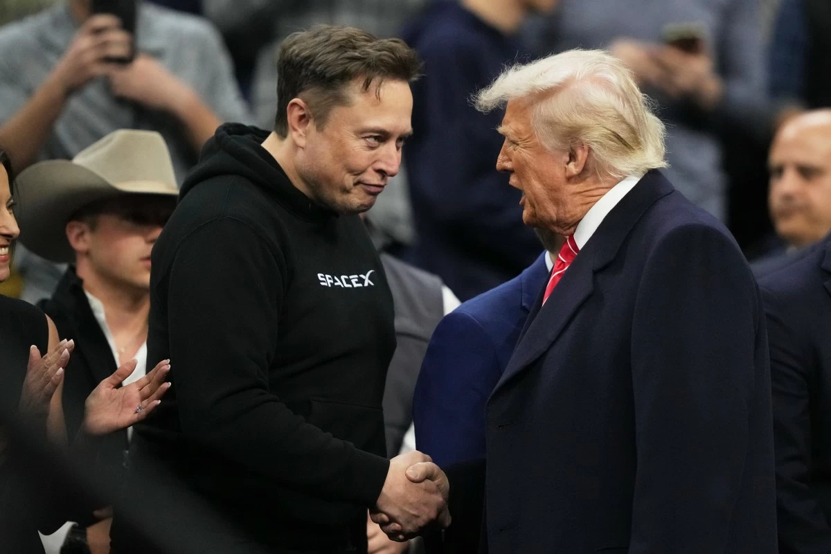 

ELON Musk (left) shakes hands with President Donald Trump at the finals of the NCAA wrestling championship, March 22, 2025, in Philadelphia. (AP) 

