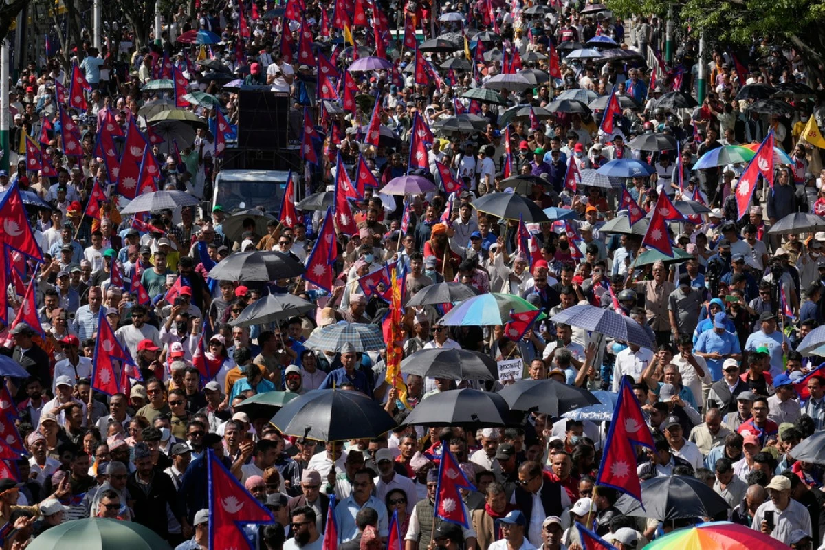 Pro-monarchy supporters take part in a rally calling for the restoration of Nepal's monarchy in Kathmandu, Nepal, Thursday, May 29, 2025. (AP Photo/Niranjan Shrestha)