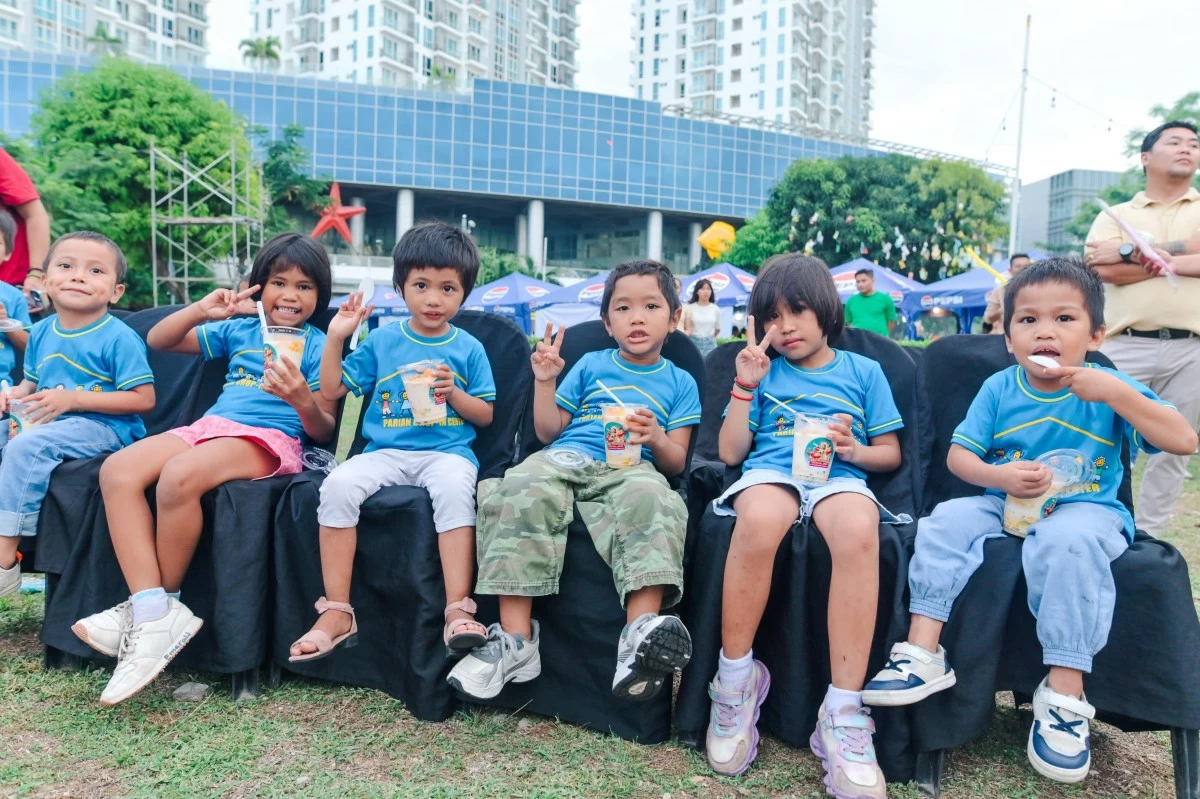 The Children of Cebu Foundation enjoyed a serving of the cold and delicious mango halo-halo.