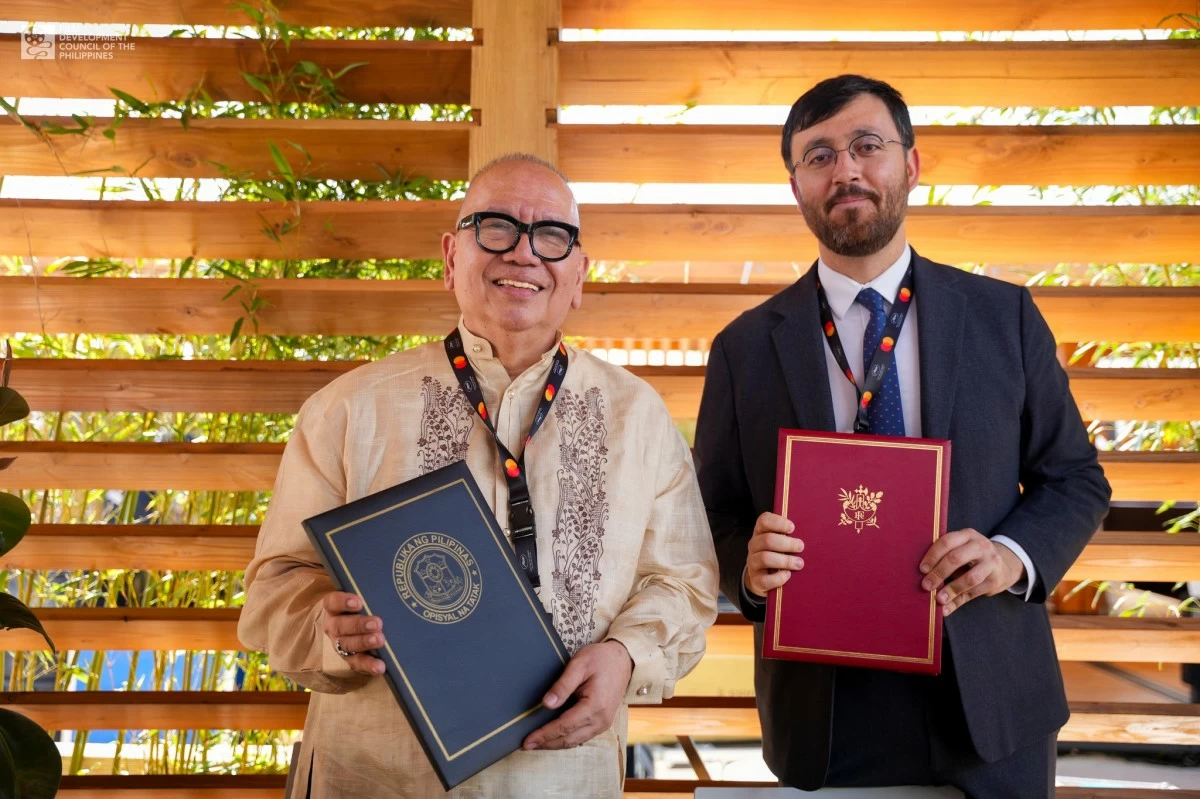 PHILIPPINES AND FRANCE CONNECTION FDCP chairman and CEO Jose Javier Reyes and CNC president Gaëtan Bruel